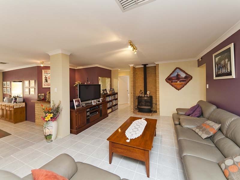 42 Tea Tree Way, Thornlie WA 6108