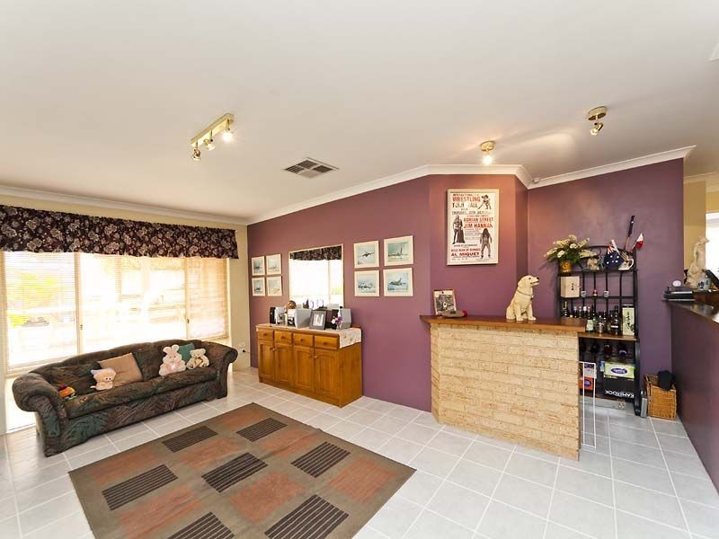 42 Tea Tree Way, Thornlie WA 6108