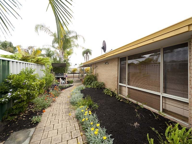 42 Tea Tree Way, Thornlie WA 6108