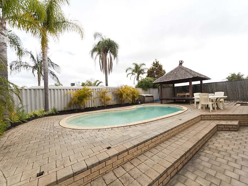 42 Tea Tree Way, Thornlie WA 6108