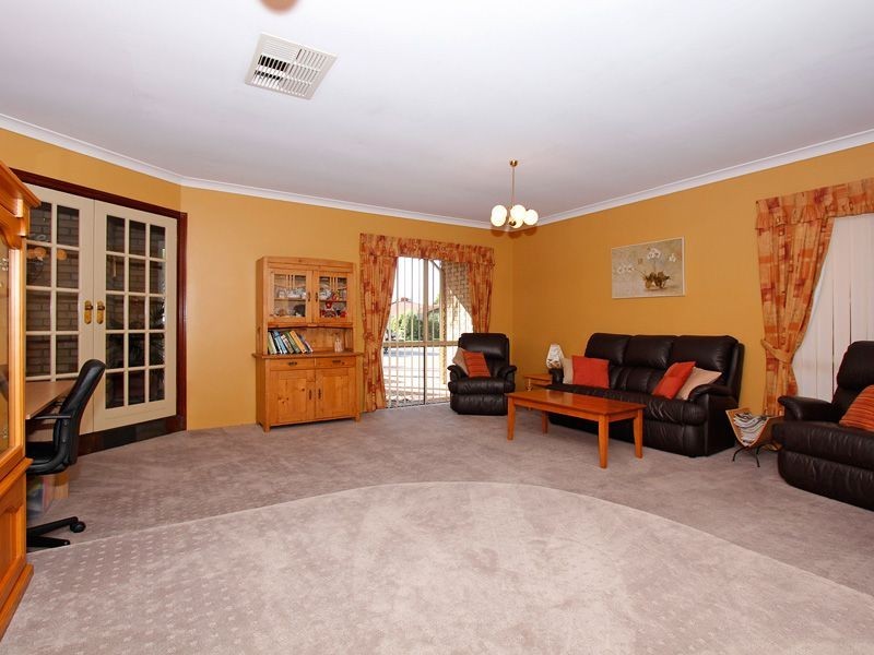 40 Timbercrest Road, Thornlie WA 6108