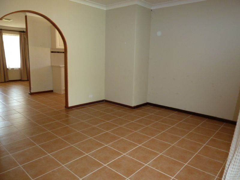 26 Oriole Way, Thornlie WA 6108