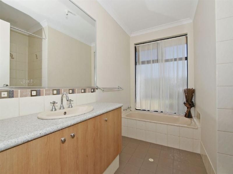 20 Covington Loop, Success WA 6164