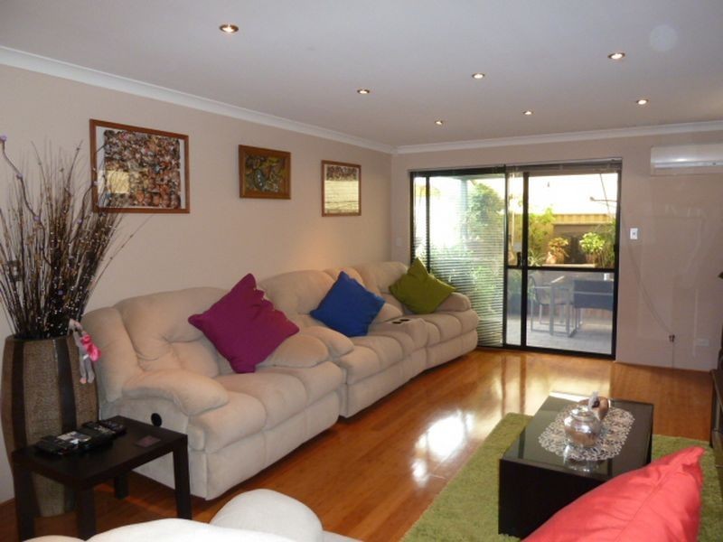 18 Cranbrook Pass, Canning Vale WA 6155