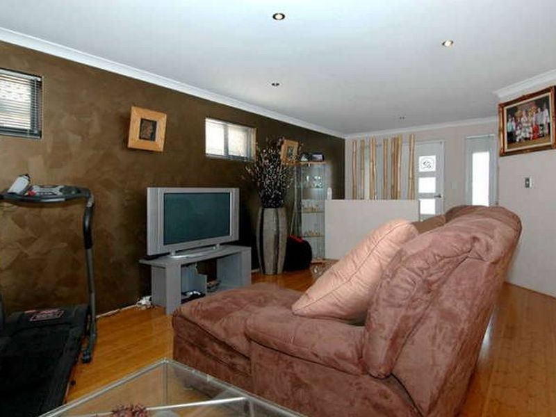 18 Cranbrook Pass, Canning Vale WA 6155