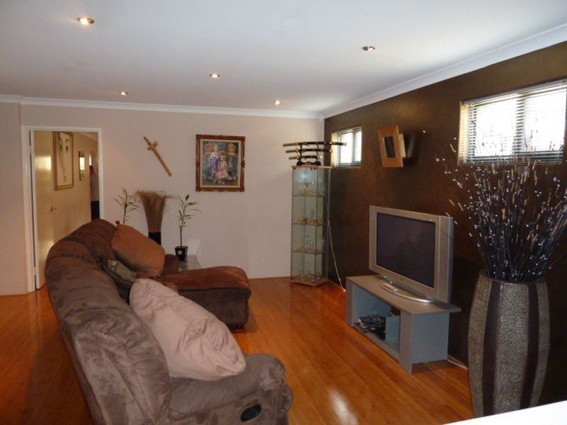 18 Cranbrook Pass, Canning Vale WA 6155