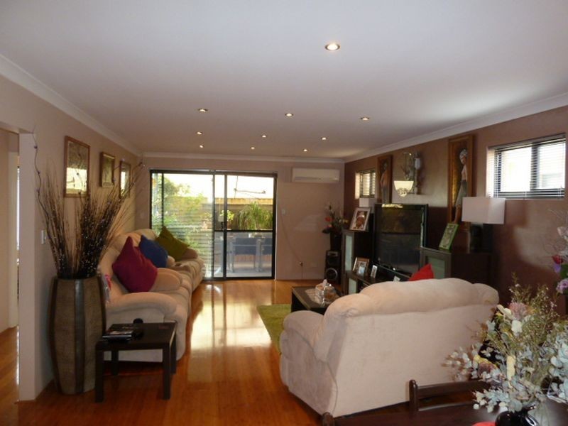 18 Cranbrook Pass, Canning Vale WA 6155