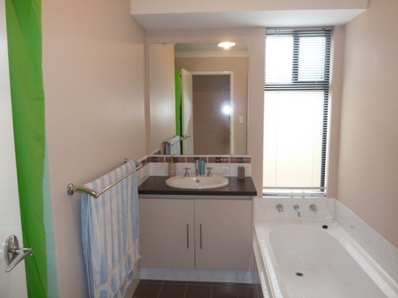 18 Cranbrook Pass, Canning Vale WA 6155