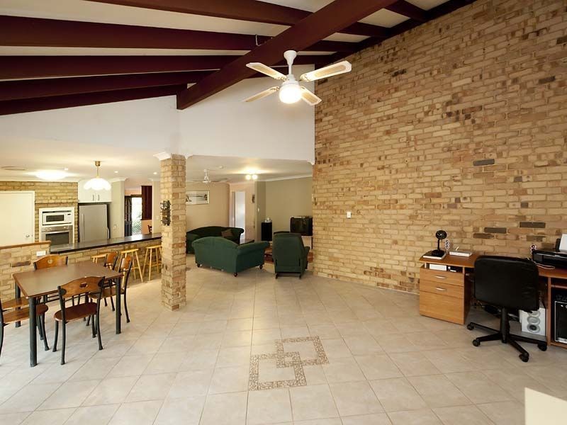 44 Pioneer Drive, Thornlie WA 6108