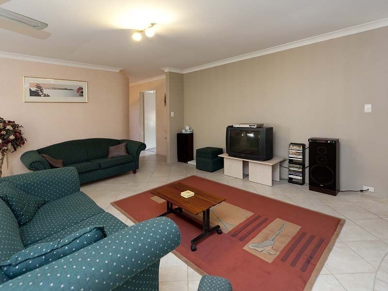 44 Pioneer Drive, Thornlie WA 6108