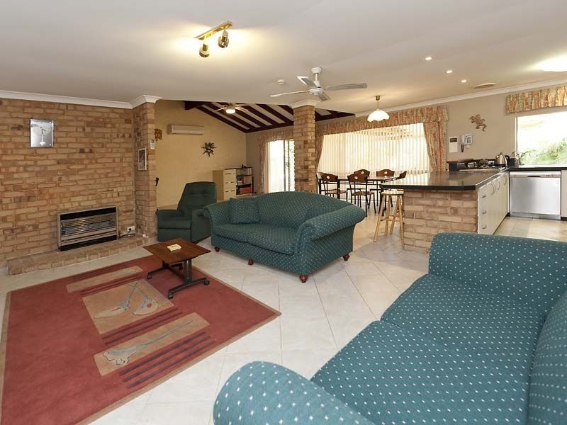 44 Pioneer Drive, Thornlie WA 6108