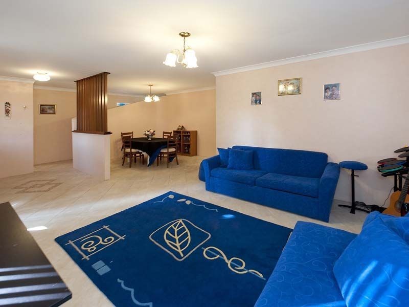 44 Pioneer Drive, Thornlie WA 6108