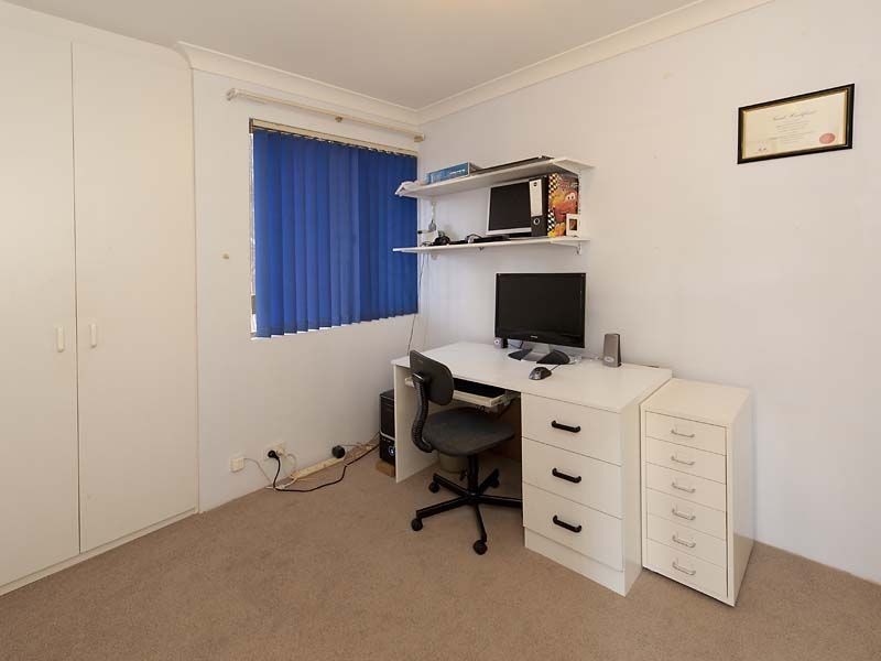 44 Pioneer Drive, Thornlie WA 6108