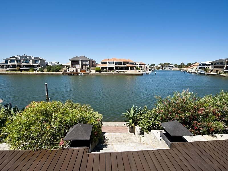 16 Finistere Island Retreat, Halls Head WA 6210