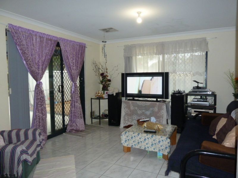 13 Hazelwood Road, Maddington WA 6109