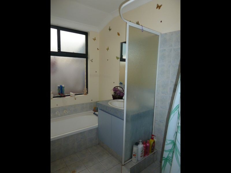 13 Hazelwood Road, Maddington WA 6109