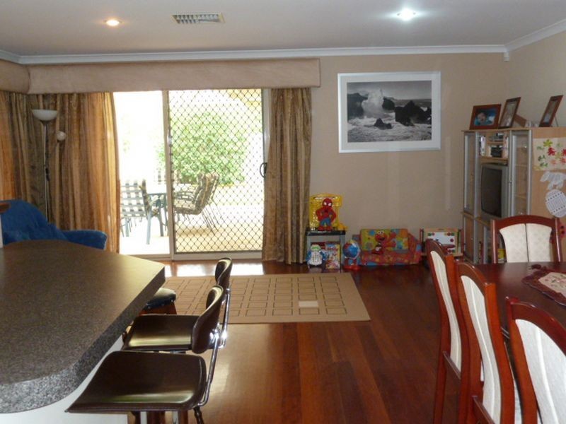 2 Holton Way, Cannington WA 6107