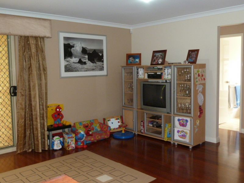 2 Holton Way, Cannington WA 6107
