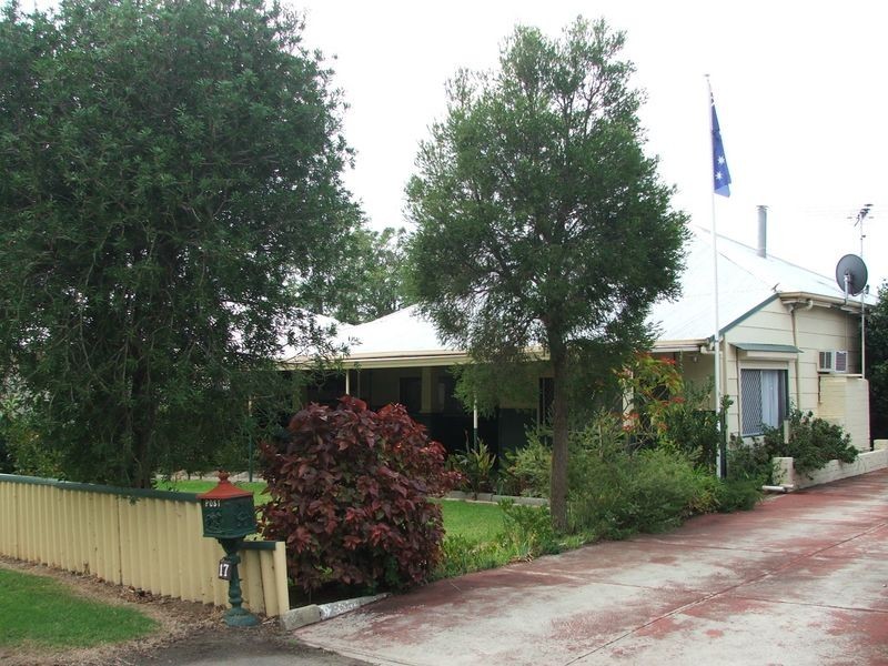 17 Little John Road, Armadale WA 6112