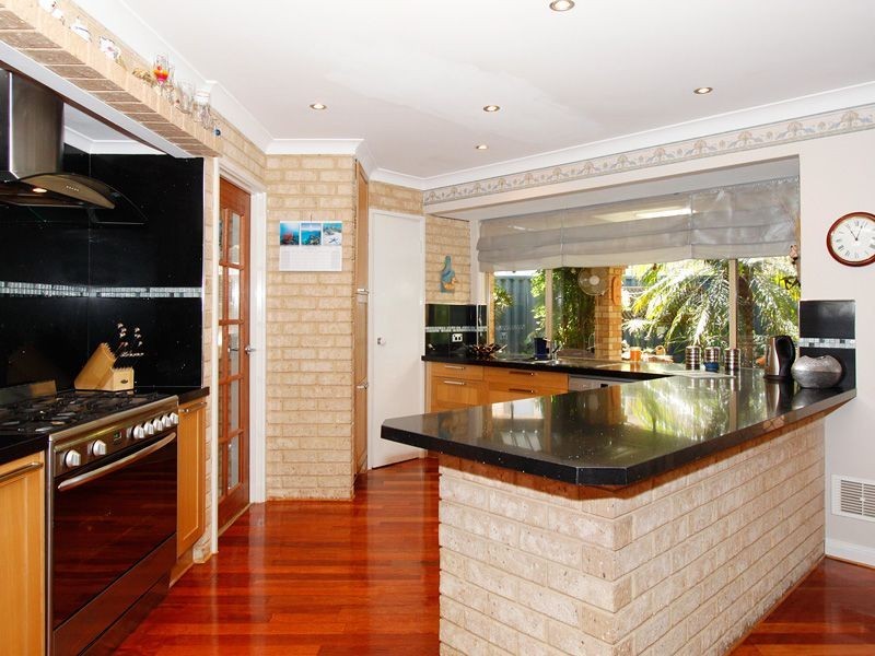 6 Camelot Court, Thornlie WA 6108