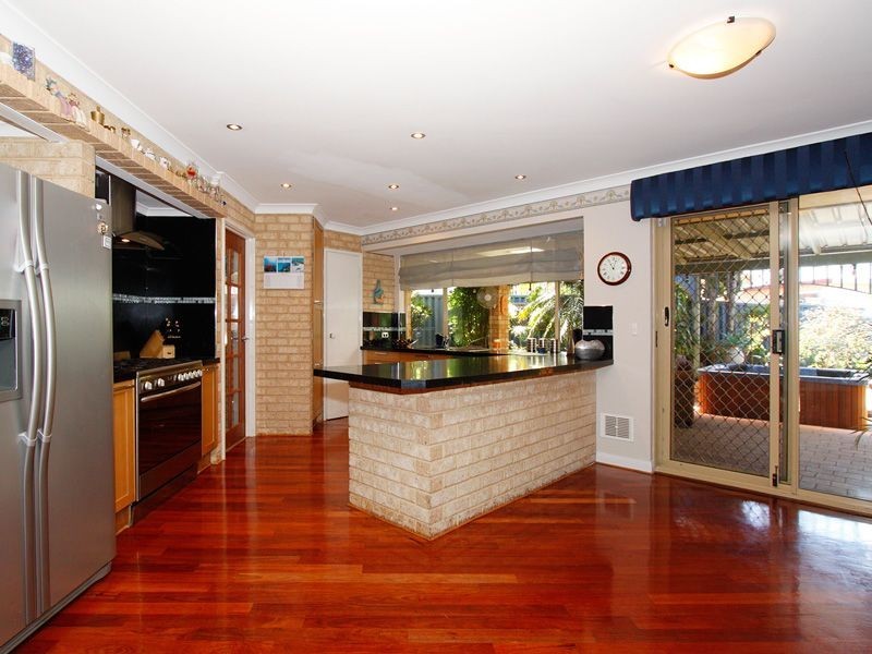 6 Camelot Court, Thornlie WA 6108