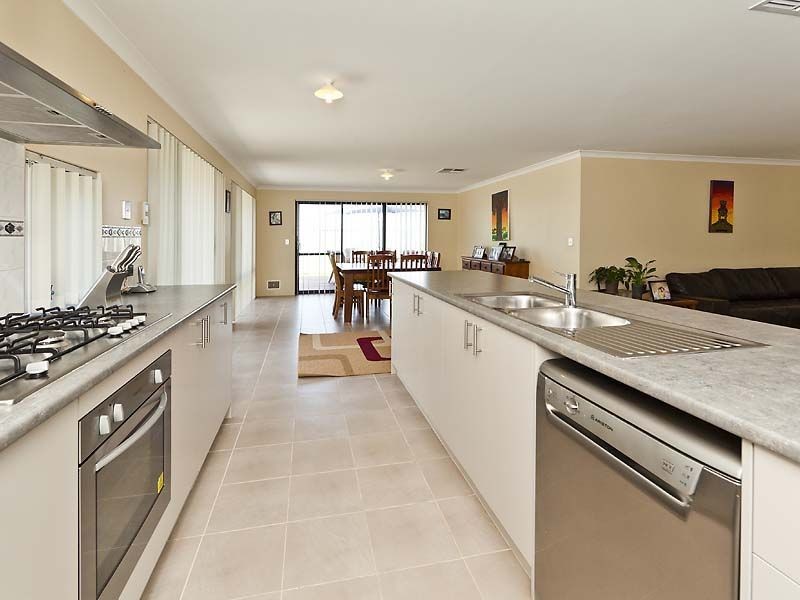 29 Cornforth Way, Piara Waters WA 6112
