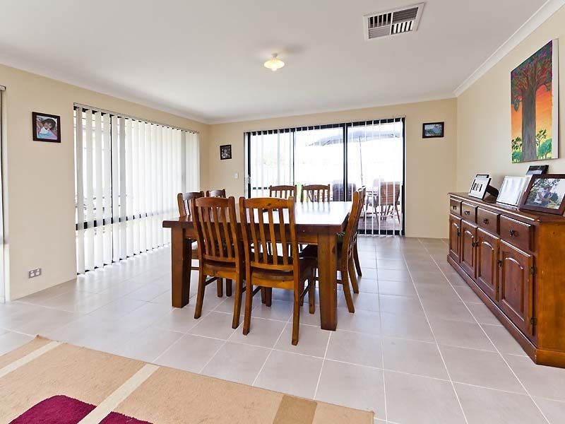 29 Cornforth Way, Piara Waters WA 6112