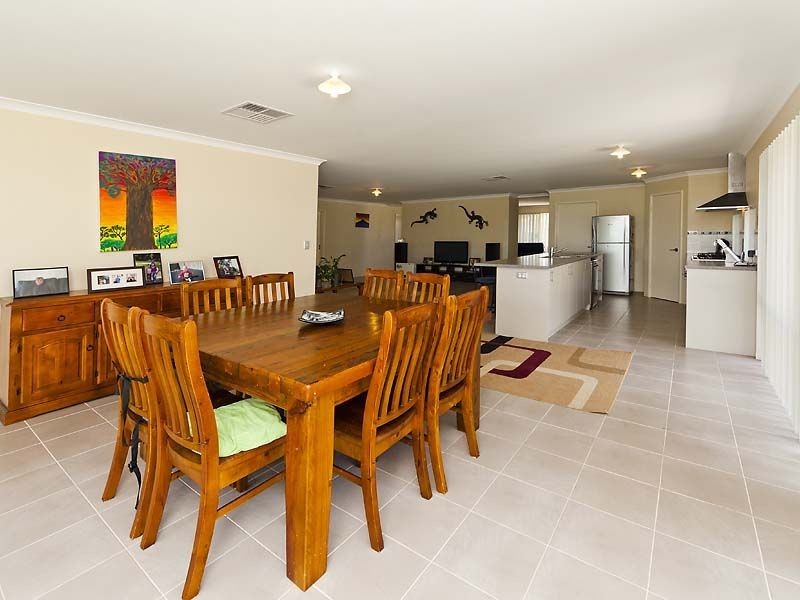 29 Cornforth Way, Piara Waters WA 6112