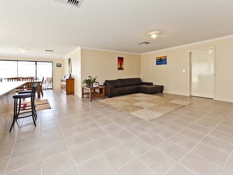 29 Cornforth Way, Piara Waters WA 6112