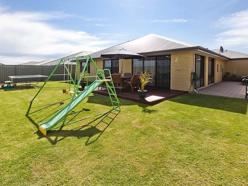29 Cornforth Way, Piara Waters WA 6112