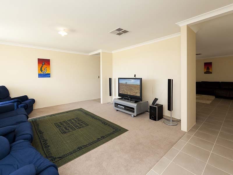 29 Cornforth Way, Piara Waters WA 6112