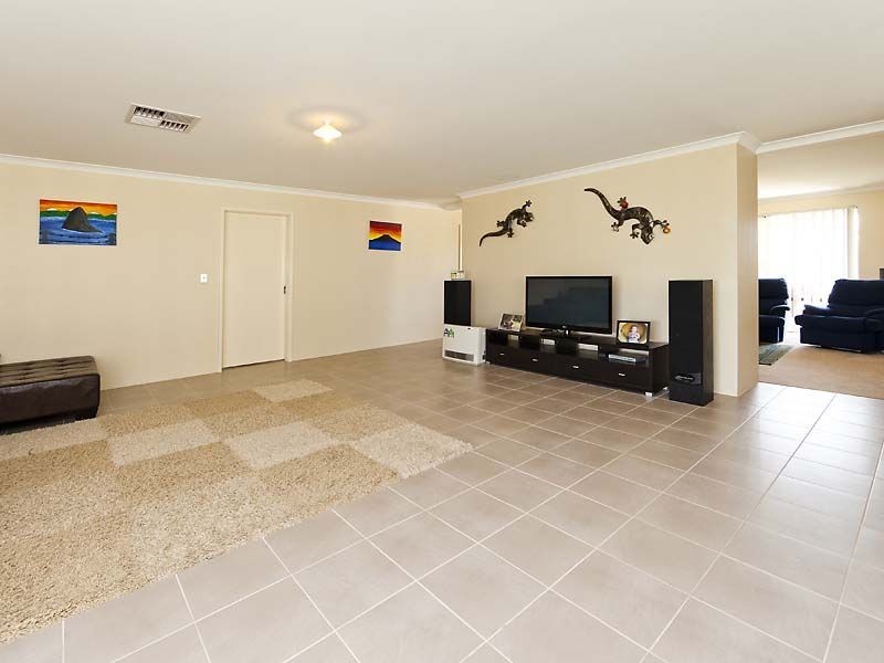 29 Cornforth Way, Piara Waters WA 6112