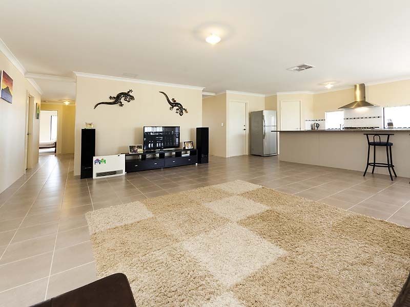 29 Cornforth Way, Piara Waters WA 6112