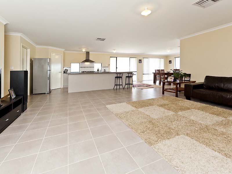 29 Cornforth Way, Piara Waters WA 6112