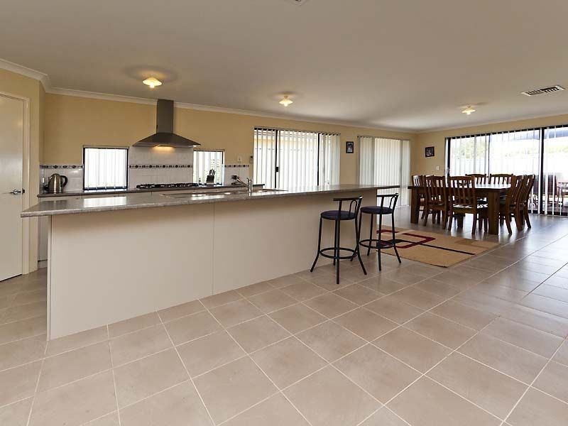 29 Cornforth Way, Piara Waters WA 6112