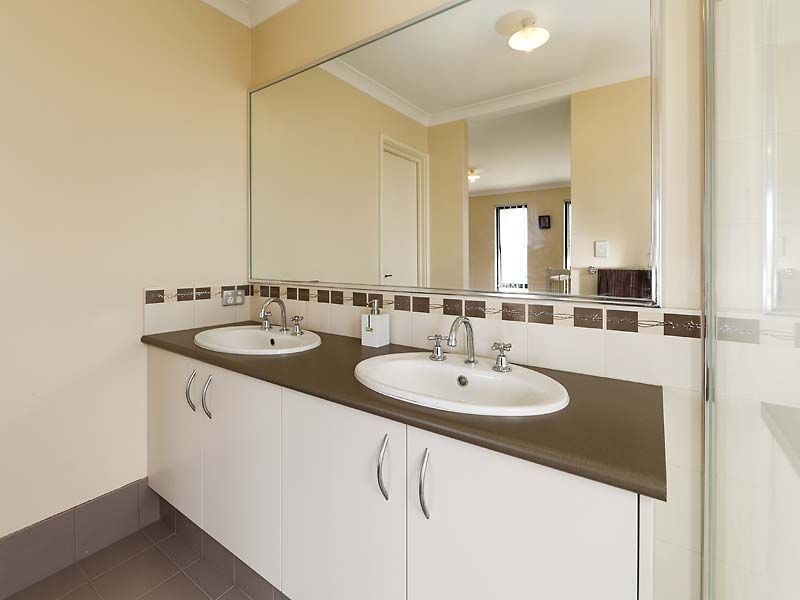 29 Cornforth Way, Piara Waters WA 6112