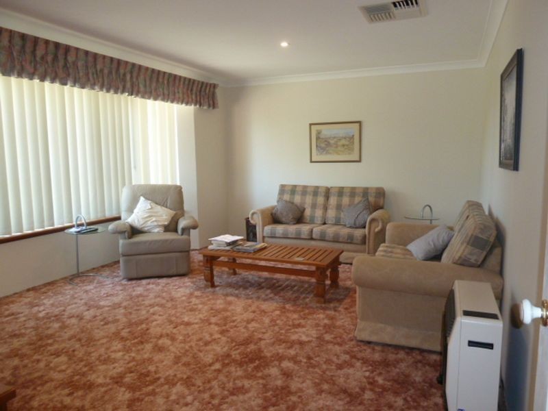 7 Kingsford  Way, Huntingdale WA 6110