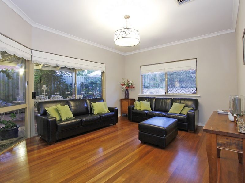 8 Kirwan Way, Winthrop WA 6150