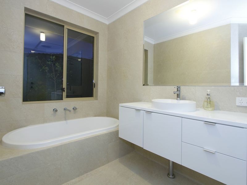 8 Kirwan Way, Winthrop WA 6150
