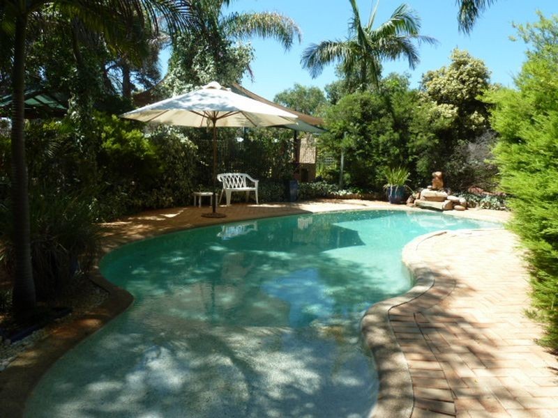 303 Foxton Drive, Oakford WA 6121