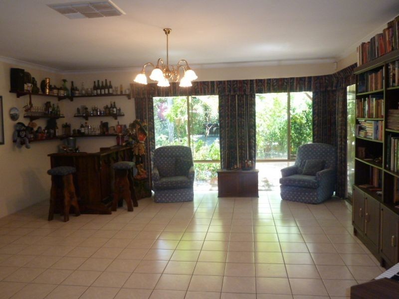 303 Foxton Drive, Oakford WA 6121