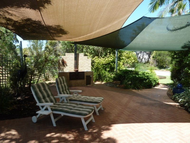 303 Foxton Drive, Oakford WA 6121