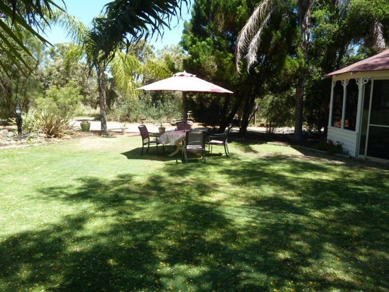 303 Foxton Drive, Oakford WA 6121