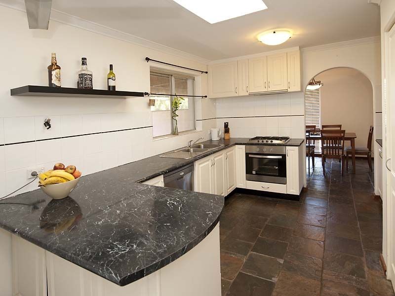 35 Ailsworth Court, Thornlie WA 6108