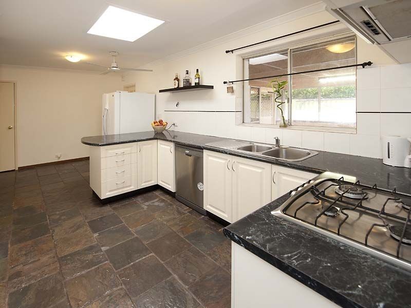 35 Ailsworth Court, Thornlie WA 6108