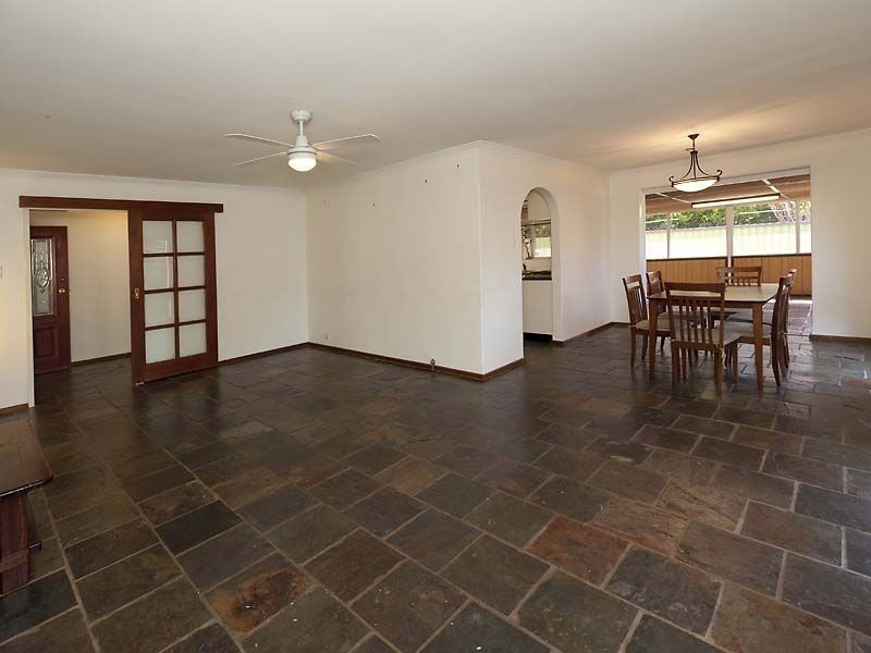 35 Ailsworth Court, Thornlie WA 6108