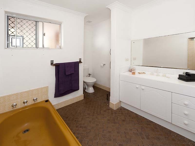 35 Ailsworth Court, Thornlie WA 6108