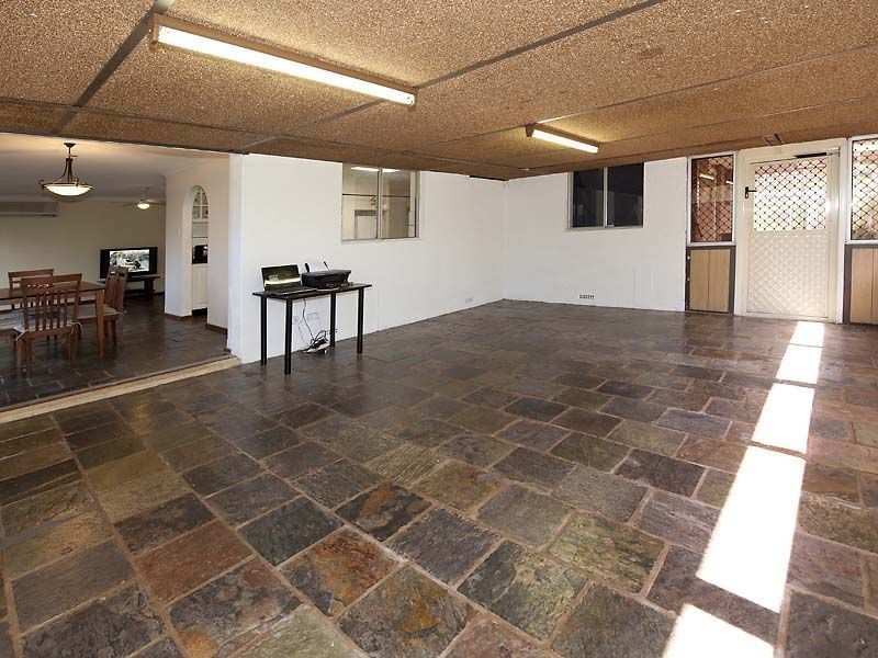 35 Ailsworth Court, Thornlie WA 6108