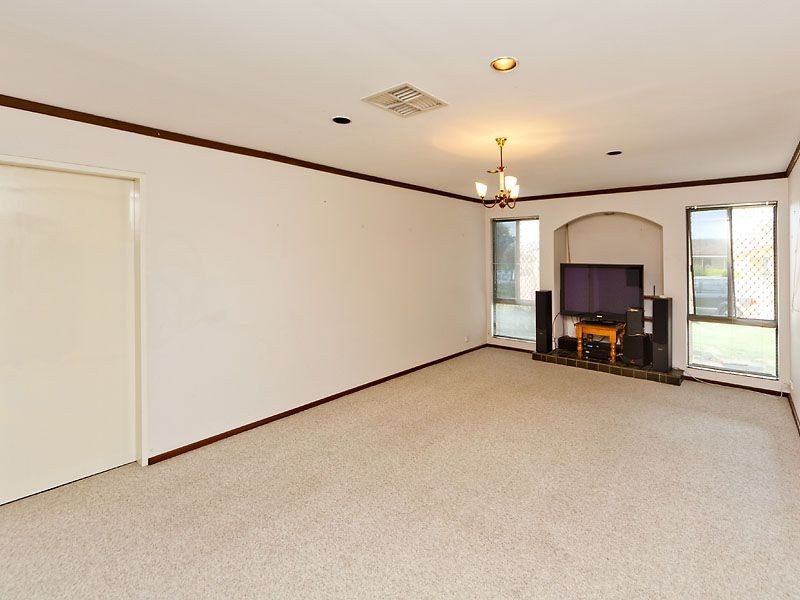 4 Grundy Way, Thornlie WA 6108