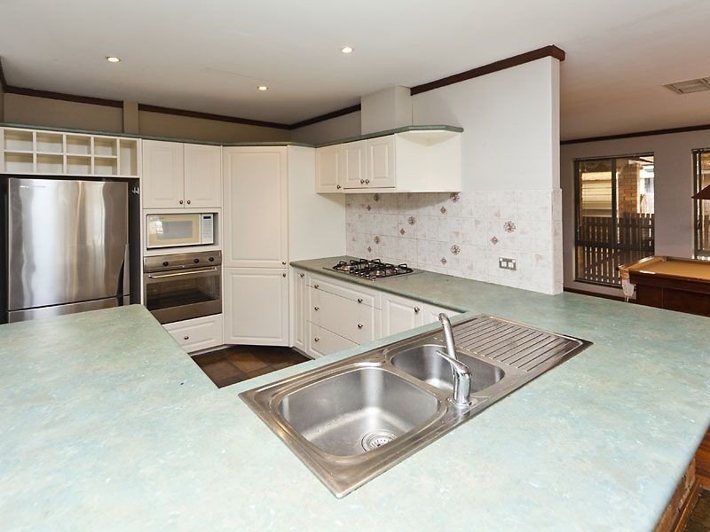 4 Grundy Way, Thornlie WA 6108